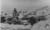 Lehké protiletadlové dělo v pouštním palebném postavení u Tobruku s československou obsluhou, 1941, LA-F/102-08