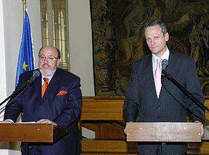 Ministr Svoboda a komisař Michel
