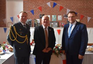 Plk. Jiří Svatoš, John Martin a velvyslanec SR Ĺubomír Rehák 
