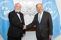 Hynek Kmonicek presents his credentials