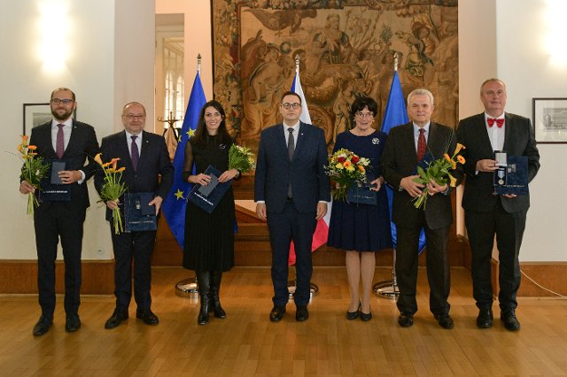 Minister Lipavský Presents the Medal for Distinguished Contribution to Diplomacy at the Czernin Palace