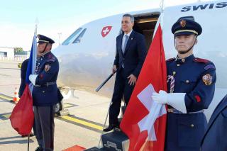 Ankunft des Schweizerischen Bendespräsidenten Ignazio Cassis in Prag    Begrüssung von Bundespräsident Cassis am Prager Flughafen     Treffen von Bundespräsident Cassis und Aussenminister Lipavský