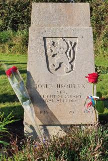 Hrob na hřbitově Helston Cemetery navštíven 14. října 2020