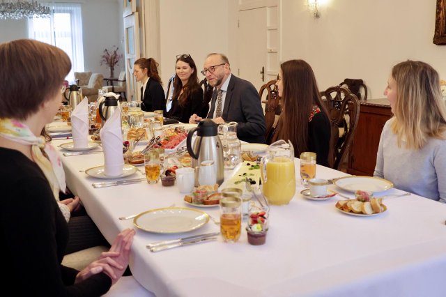 Budoucí diplomaté navštívili české velvyslanectví ve Vídni