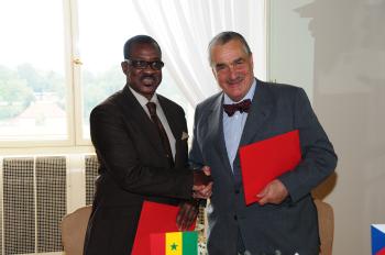 Ministr Karel Schwarzenberg a Ministr zahraničí Senegalu Madické Niang
