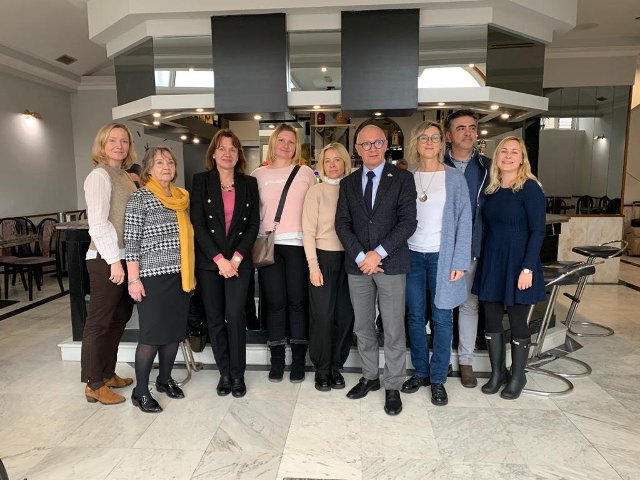 Encuentro con compatriotas
