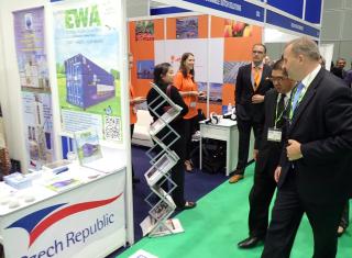  Malaysian Minister for Energy, Green Technologies and Water, Mr. Datuk Seri Panglima Dr. Maximus Johnity Ongkili (second from the right) visited the Czech booth in the IGEM Exhibition 2016, accompanied by Ambassador Rudolf Hykl 