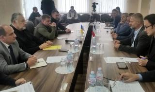 Čeští senátoři z Výboru pro záležitosti EU navštívili Donbas a Kyjev