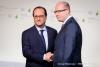 Francouzský prezident F. Hollande vítá premiéra B. Sobotku před zahájením konference. 