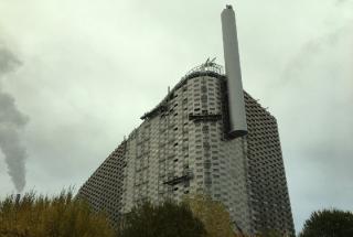 Realizace lehkého obvodového pláště spalovny Amager Bakke