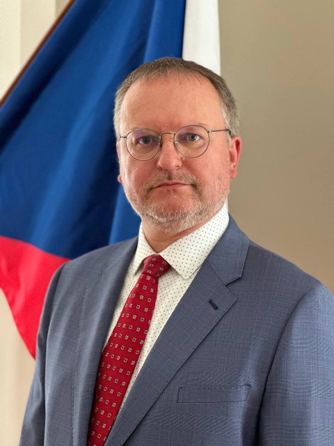 Velvyslanec Daniel Koštoval