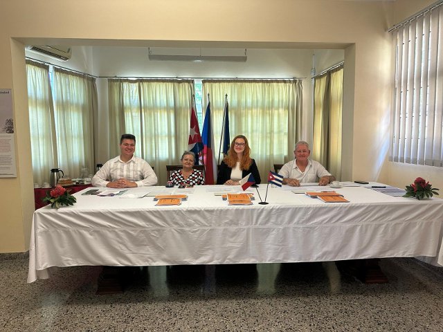 Elecciones en la embajada checa en La Habana