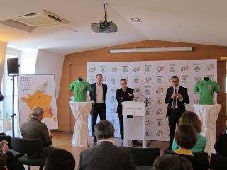 Conférence de presse. De gauche à droite: Monsieur Christian Prudhomme, directeur du Tour de France, Monsieur Yann Le Moenner, directeur général d'A.S.O. et Monsieur Lahouari Bennaoum, directeur de Škoda France.