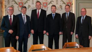 Von links: Regierungsräte Martin Klöti, Willi Haag, der Botschafter Karel Borůvka, der Stellvertreter Pavel Bednář, Staatssekretär Canisius Braun, Regierungsrat Fredy Fässler