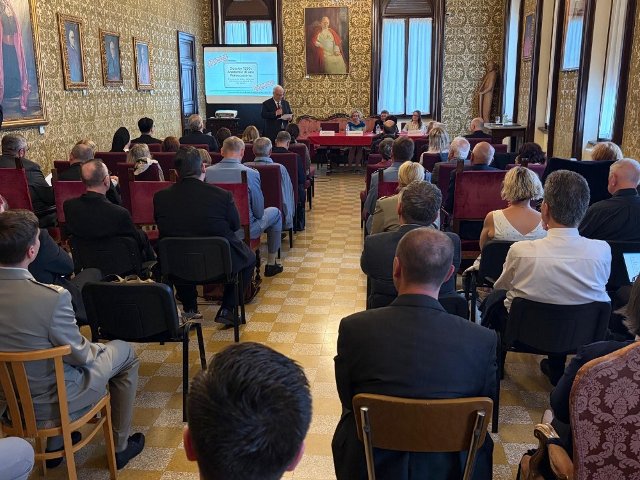Konference se těšila velkému zájmu početného publika.