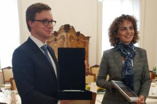 Náměstek Chmelař se setkal s kosovskou náměstkyní ministra zahraničních věcí Vuniqi