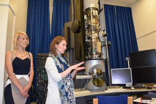  Imperial College - elektronový mikroskop