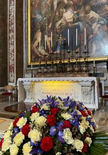 la tomba di San Giovanni Paolo II 