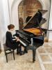 Hrou na piano doprovodila slavnostní akt studentka 4. ročníku reálného gymnázia Komenský Eva Rautner 