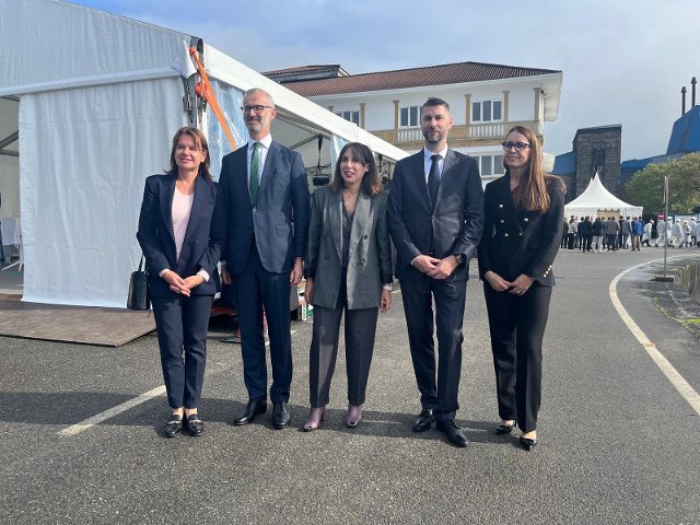 La delegación de Energo-Pro y de la Embajada Checa con representante de Xunta de Galícia