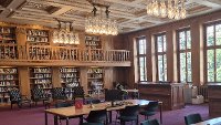 Knihovna WTO s historickými lustry s českým původem