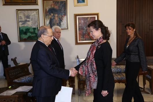Velvyslankyně Michaela Froňková předává pověřovací listiny