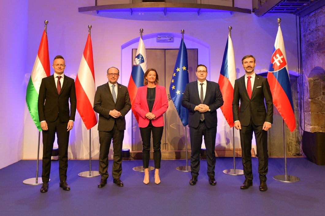 Ministr Lipavský jednal na C5 o rozšíření EU a situaci na Ukrajině