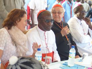 Mme Pokorná, chargée d Affaires de l´Ambassade tcheque à Dakar, cardinal Sarr, cardinal Vlk, archevêque Ndiaye