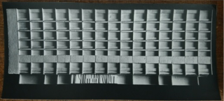 Stanislav Kolíbal: Model prvního nerealizovaného návrhu reliéfní zdi v situaci budovy 1966–1968