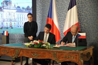 Podpis Akčního plánu česko-francouzského strategického partnerství pro období 2014 až 2018.