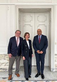 An official meeting between Ambassador Jakub Skalník, Carina Van Cauter, Governor of East Flanders, and Dirk Van De Gehucht, Honorary Consul of the Czech Republic in Ghent. 