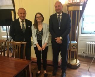 Ambassador Sečka and his Deputy Jan Brunner with Caoimhe Archibald of the Sinn Féin at the National Assembly 
