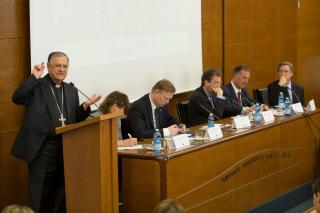Patriarca di Gerusalemme Fouad Twal parla al pubblico 