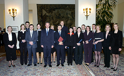 Ministr Svoboda a absolventi DA 2005