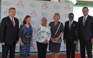 2 Margaret Kenyatta, náměstek A. Namwamba a vv ČR a SR s manželkami
