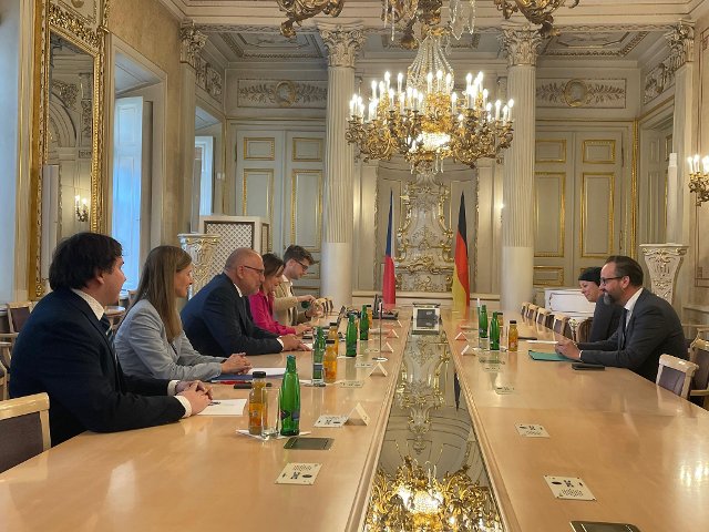 Gespräch zwischen dem sächsischen Staatsminister für Wissenschaft Sebastian Gemkow und dem tschechischen Bildungs-, Jugend- und Sportminister Mikuláš Bek
