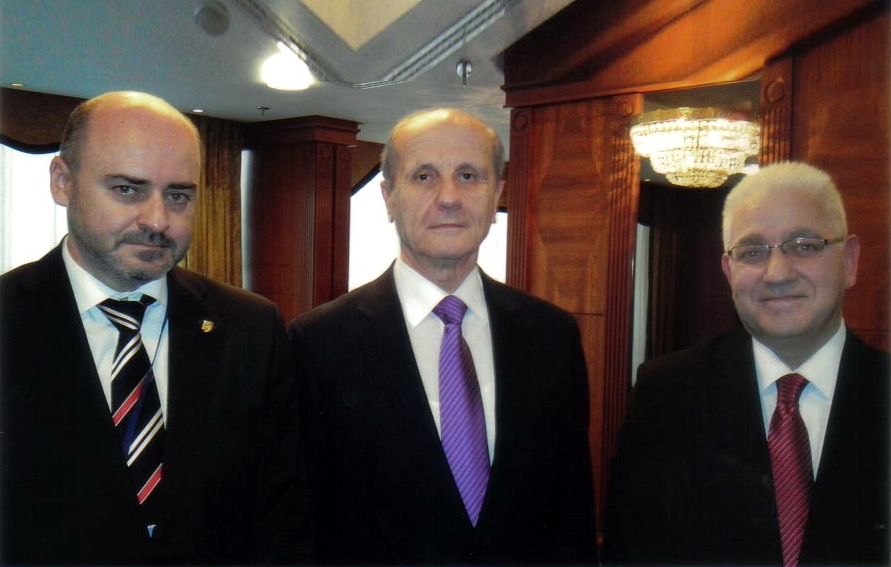 Velvyslanec Čumba s ministrem vnitra Marwanem Charbelem a p. Amerem Arslanem (Praha, 1.3.2012)