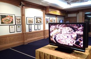  Expozice prezentovala na třicet nejvýznamnějších hradů a zámků Čech a Moravy. 