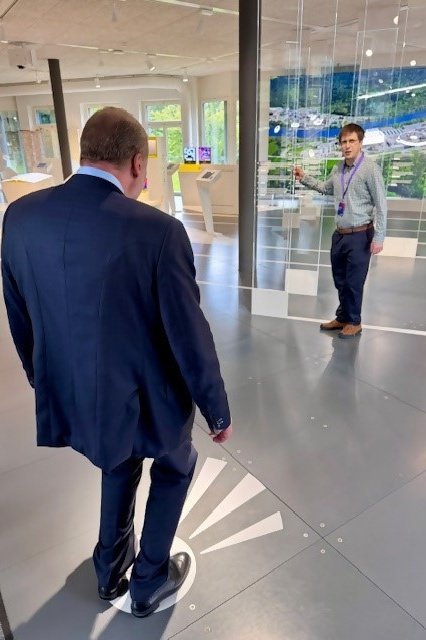 Velvyslanec Podivínský navštívil Paul Scherrer Institut
