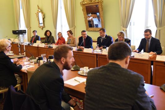 Kulatý stůl "Humanitární pomoc a aktivity českých firem"