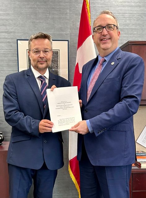 Ambassador-designate Martin Tlapa with Chief of Protocol of Canada Sébastien Carrière
