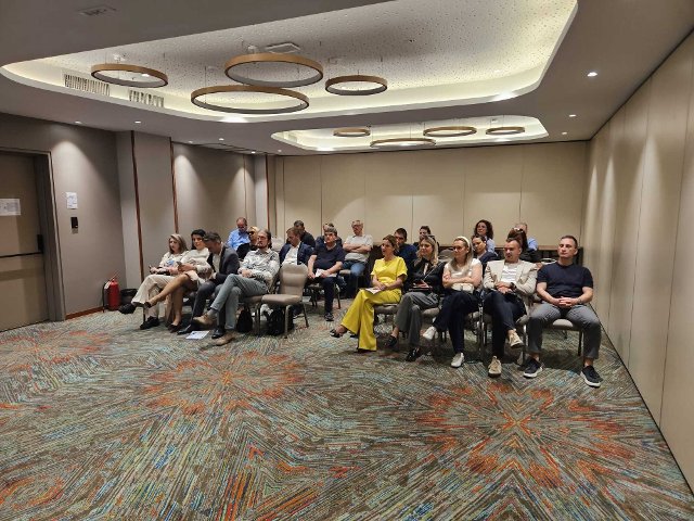 Q2 26 photo 6 / Seminar 