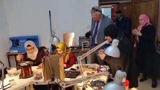 Ve šperkařské dílně Tubas Charitable Society 