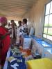vedení školy s darem / School management with the donation