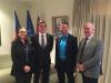 Zástupci ANU, Ondřej Boháč a honorární konzul Brisbane Francis Carroll