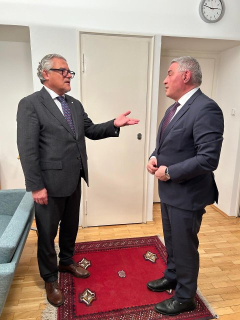 VŘS Kuchta a velvyslanec Hovakimian