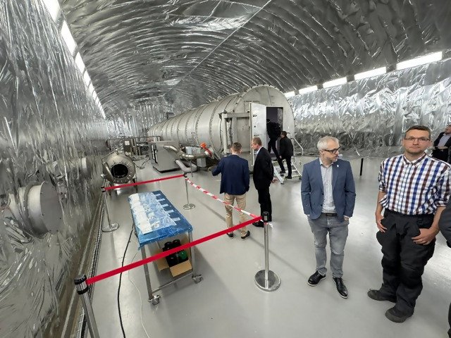Švýcarsko investuje do ochrany před hrozbami a inspiraci hledá i v Česku