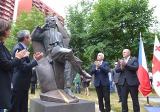 Statue of VH