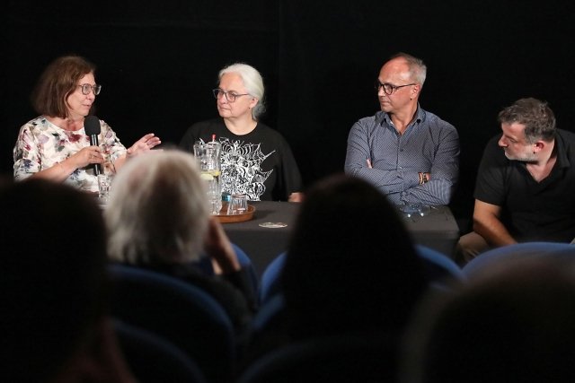 Jeden z panelů semináře o audiovizuálním obsahu muzejních expozic, který se konal 14. října 2025. Zleva Alena Müllerová, Alice Růžičková, Petr Morávek a Vít Bělohradský (foto: Marta Myšková) 