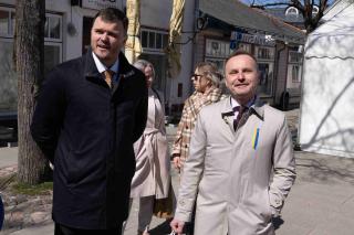 Ambassador Král together with the mayor of Kuressaare